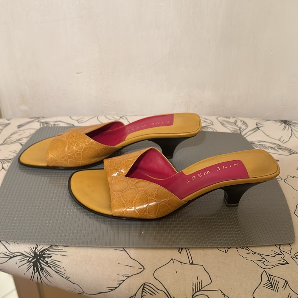 Shoes - Picture 2 of 7